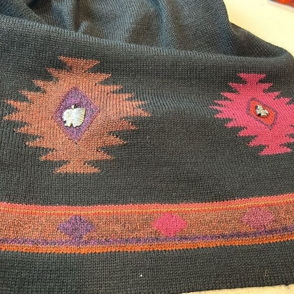 Caamano 100% alpaca maxi skirt, black with burgundy print along the bottom large - Picture 8 of 8